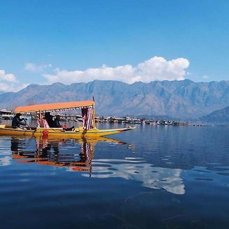Hotel Umbrella Group Of House Boat Srīnagar Exterior foto