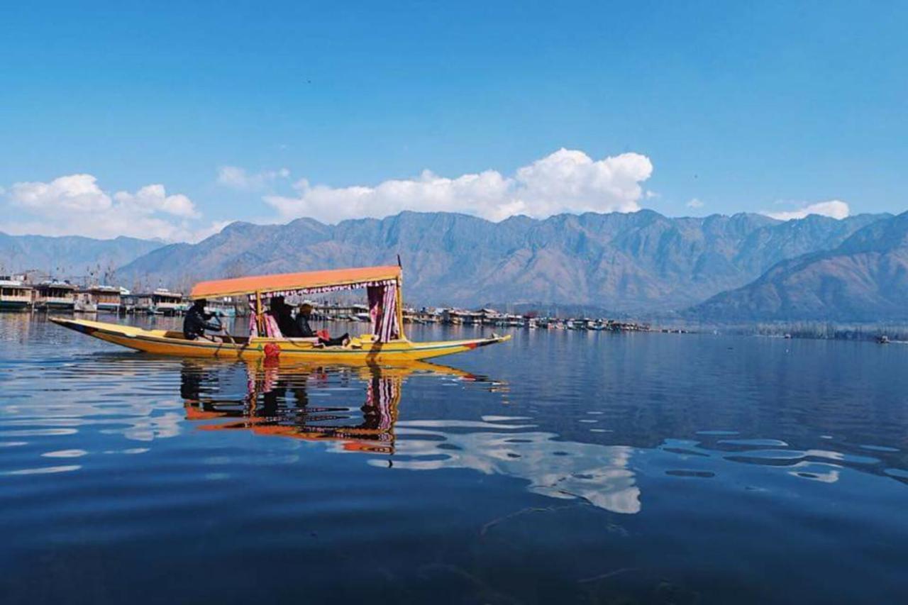 Hotel Umbrella Group Of House Boat Srīnagar Exterior foto