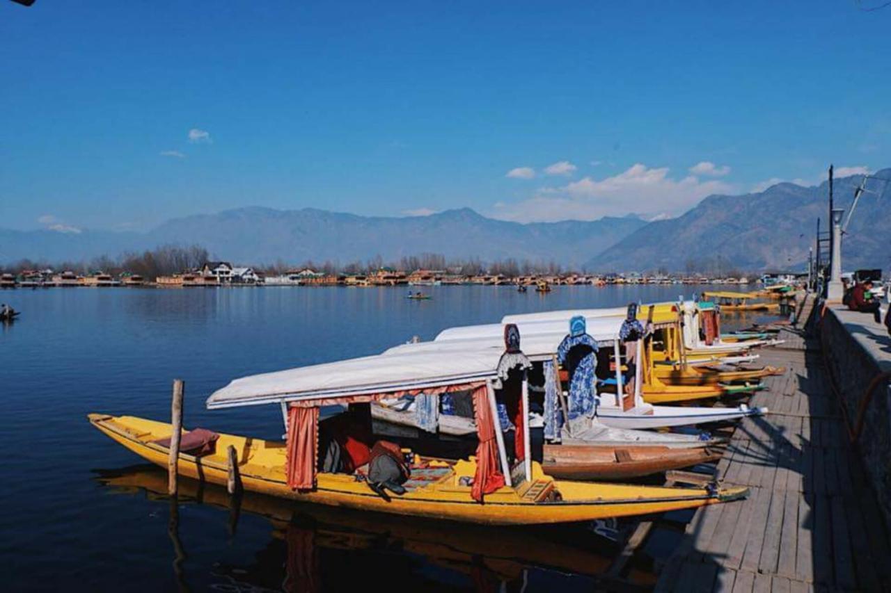 Hotel Umbrella Group Of House Boat Srīnagar Exterior foto